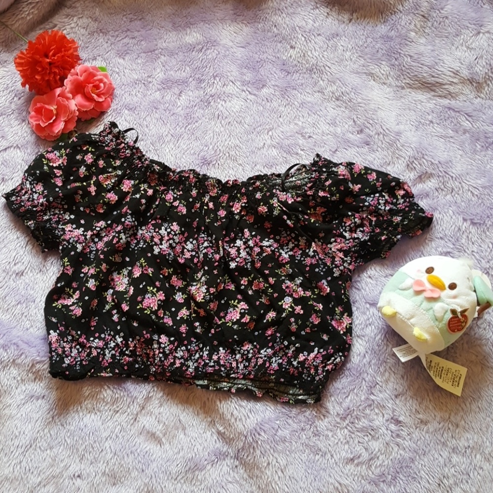 H&M off the shoulder floral crop top